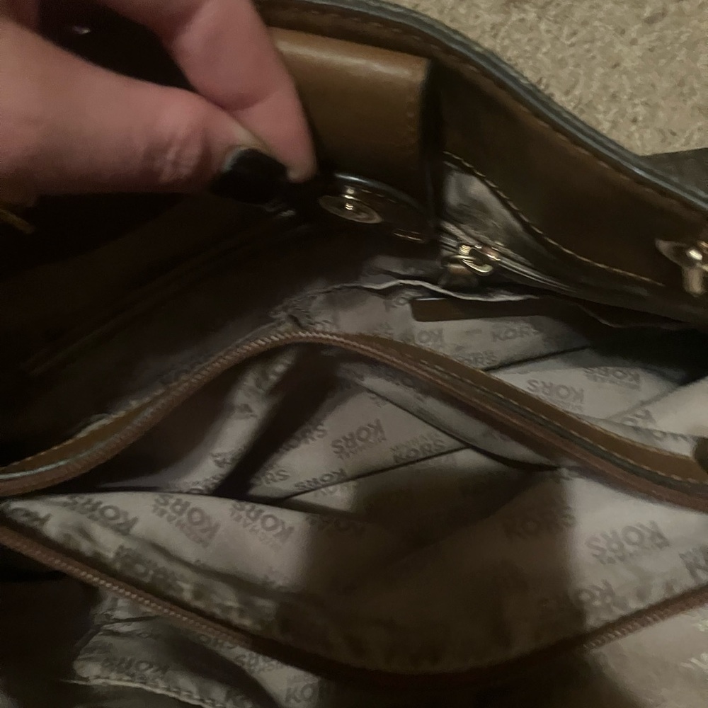 Michael Kors Brown Satchel Purse!!! Lots of room, Zipper compartments.